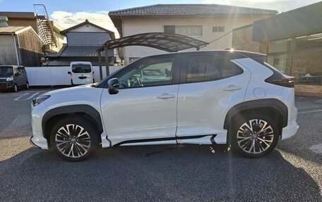 Toyota Yaris Cross, 2022 год, 1 607 000 рублей, 2 фотография