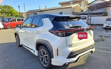 Toyota Yaris Cross, 2022 год, 1 607 000 рублей, 3 фотография