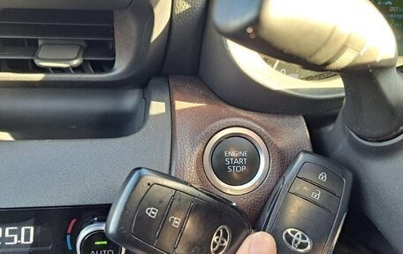 Toyota Yaris Cross, 2022 год, 1 607 000 рублей, 17 фотография