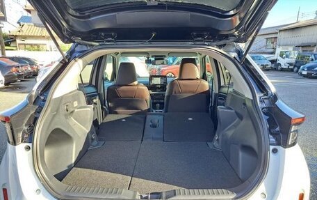 Toyota Yaris Cross, 2022 год, 1 607 000 рублей, 21 фотография