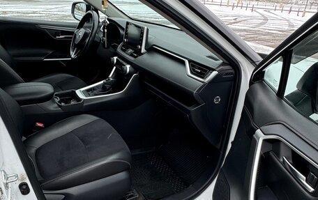 Toyota RAV4, 2021 год, 3 100 000 рублей, 10 фотография