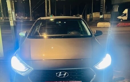 Hyundai Solaris II рестайлинг, 2018 год, 1 350 000 рублей, 1 фотография