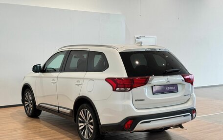 Mitsubishi Outlander III рестайлинг 3, 2019 год, 2 150 000 рублей, 7 фотография