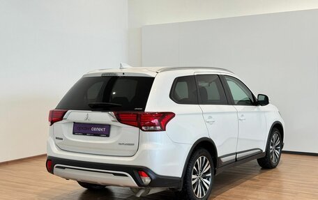 Mitsubishi Outlander III рестайлинг 3, 2019 год, 2 150 000 рублей, 5 фотография