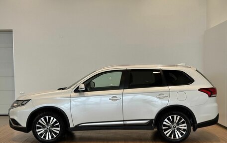 Mitsubishi Outlander III рестайлинг 3, 2019 год, 2 150 000 рублей, 8 фотография