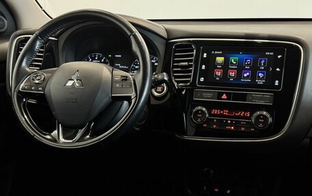 Mitsubishi Outlander III рестайлинг 3, 2019 год, 2 150 000 рублей, 11 фотография