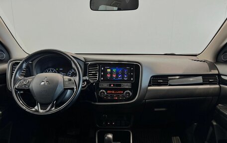 Mitsubishi Outlander III рестайлинг 3, 2019 год, 2 150 000 рублей, 10 фотография