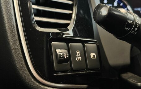 Mitsubishi Outlander III рестайлинг 3, 2019 год, 2 150 000 рублей, 25 фотография