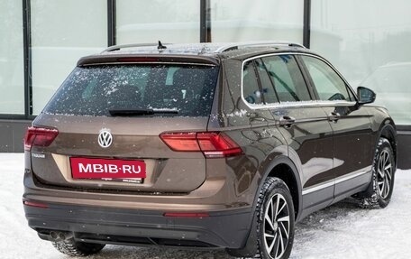 Volkswagen Tiguan II, 2018 год, 2 419 000 рублей, 5 фотография