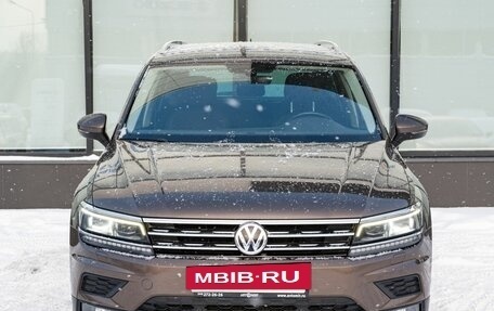 Volkswagen Tiguan II, 2018 год, 2 419 000 рублей, 8 фотография