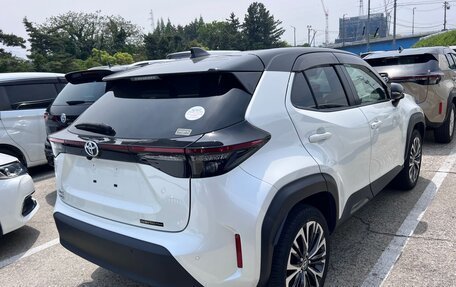 Toyota Yaris Cross, 2022 год, 1 600 000 рублей, 4 фотография