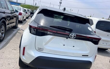 Toyota Yaris Cross, 2022 год, 1 600 000 рублей, 5 фотография