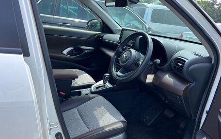 Toyota Yaris Cross, 2022 год, 1 600 000 рублей, 20 фотография