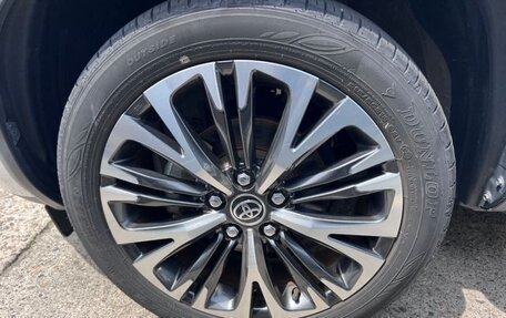 Toyota Yaris Cross, 2022 год, 1 600 000 рублей, 19 фотография