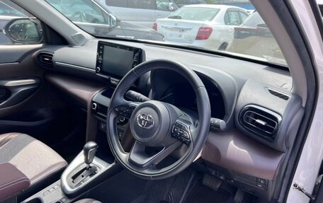 Toyota Yaris Cross, 2022 год, 1 600 000 рублей, 21 фотография