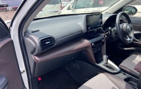 Toyota Yaris Cross, 2022 год, 1 600 000 рублей, 23 фотография