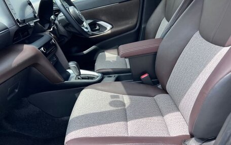 Toyota Yaris Cross, 2022 год, 1 600 000 рублей, 24 фотография