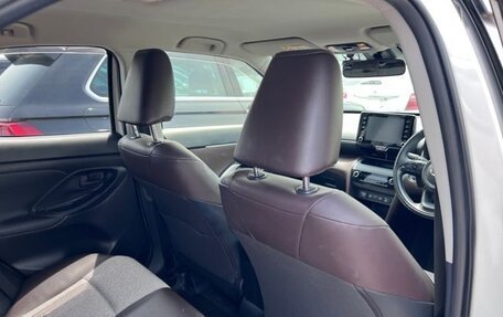 Toyota Yaris Cross, 2022 год, 1 600 000 рублей, 29 фотография