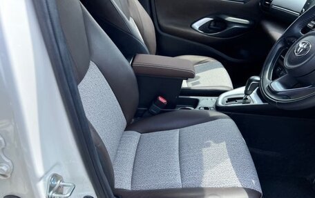 Toyota Yaris Cross, 2022 год, 1 600 000 рублей, 35 фотография