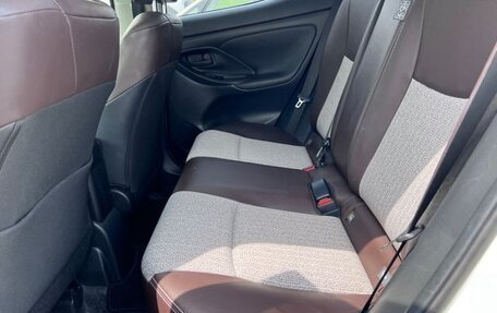 Toyota Yaris Cross, 2022 год, 1 600 000 рублей, 39 фотография