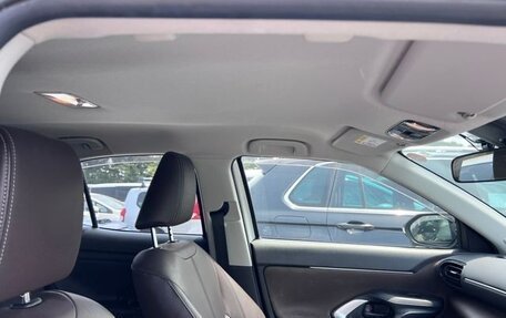 Toyota Yaris Cross, 2022 год, 1 600 000 рублей, 32 фотография