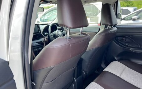 Toyota Yaris Cross, 2022 год, 1 600 000 рублей, 38 фотография