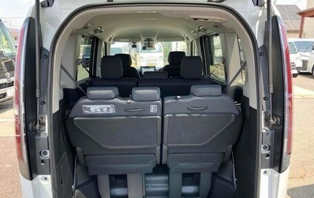 Honda Stepwgn, 2022 год, 2 353 000 рублей, 5 фотография