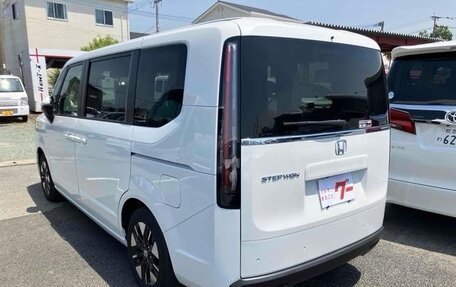 Honda Stepwgn, 2022 год, 2 353 000 рублей, 3 фотография