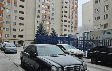 Mercedes-Benz E-Класс, 1996 год, 370 000 рублей, 2 фотография