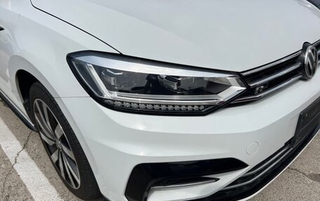Volkswagen Touran III, 2019 год, 1 600 000 рублей, 11 фотография