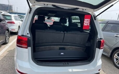 Volkswagen Touran III, 2019 год, 1 600 000 рублей, 16 фотография