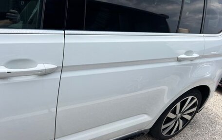 Volkswagen Touran III, 2019 год, 1 600 000 рублей, 17 фотография