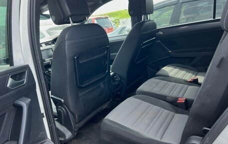 Volkswagen Touran III, 2019 год, 1 600 000 рублей, 36 фотография