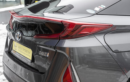 Toyota Prius IV XW50, 2017 год, 1 755 000 рублей, 7 фотография