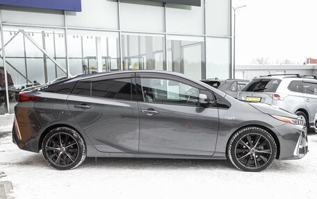 Toyota Prius IV XW50, 2017 год, 1 755 000 рублей, 6 фотография