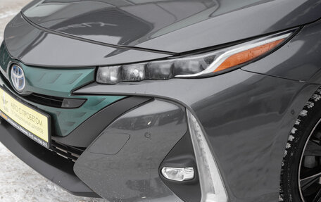 Toyota Prius IV XW50, 2017 год, 1 755 000 рублей, 3 фотография