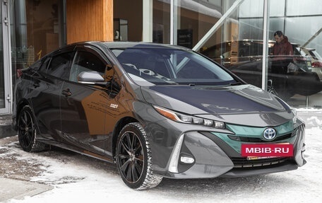 Toyota Prius IV XW50, 2017 год, 1 755 000 рублей, 5 фотография