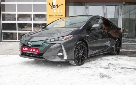 Toyota Prius IV XW50, 2017 год, 1 755 000 рублей, 2 фотография