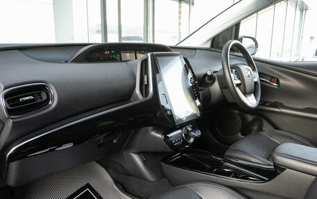 Toyota Prius IV XW50, 2017 год, 1 755 000 рублей, 12 фотография