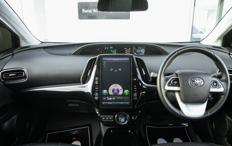 Toyota Prius IV XW50, 2017 год, 1 755 000 рублей, 14 фотография