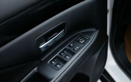 Mitsubishi Outlander III рестайлинг 3, 2019 год, 1 999 000 рублей, 10 фотография