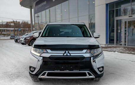 Mitsubishi Outlander III рестайлинг 3, 2019 год, 1 999 000 рублей, 3 фотография