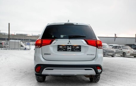 Mitsubishi Outlander III рестайлинг 3, 2019 год, 1 999 000 рублей, 7 фотография