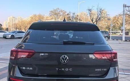 Volkswagen T-Roc I, 2022 год, 1 300 000 рублей, 3 фотография