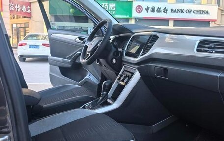 Volkswagen T-Roc I, 2022 год, 1 300 000 рублей, 9 фотография