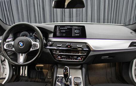 BMW 5 серия, 2018 год, 3 700 000 рублей, 13 фотография