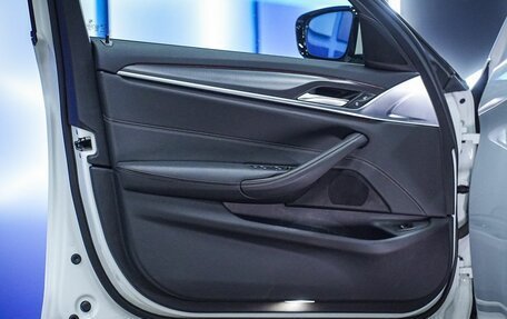 BMW 5 серия, 2021 год, 5 999 999 рублей, 15 фотография