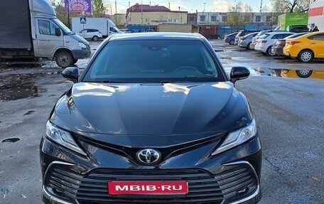 Toyota Camry, 2021 год, 2 600 000 рублей, 1 фотография