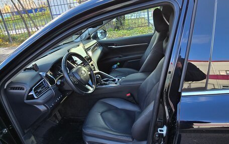 Toyota Camry, 2021 год, 2 600 000 рублей, 5 фотография