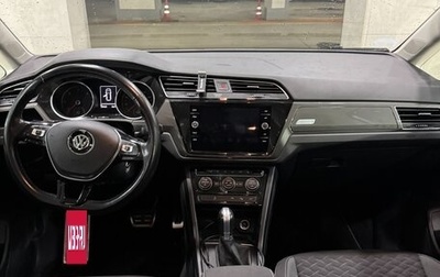 Volkswagen Touran III, 2018 год, 1 900 000 рублей, 1 фотография